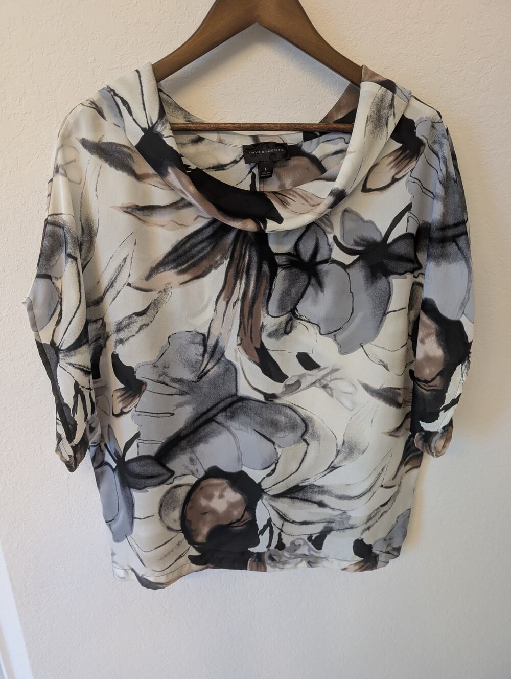 Investments draped neck & black, white, and gray watercolor floral blouse Sz L